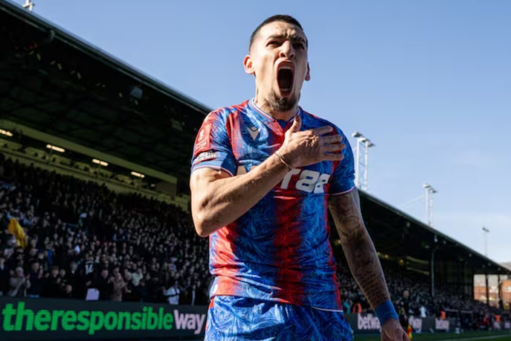 Daniel Muñoz, en el XI ideal de Premier League - Foto: Redes sociales