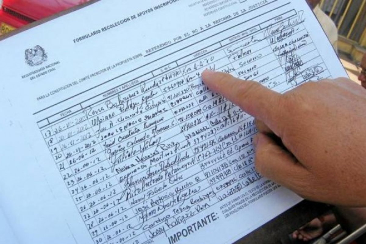 Candidatos entregaron 28 millones de firmas a la Registraduría - Foto: Registraduría