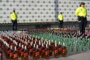 4.077 unidades de licor adulterado fueron incautadas en Bogotá - Foto: Cortesía