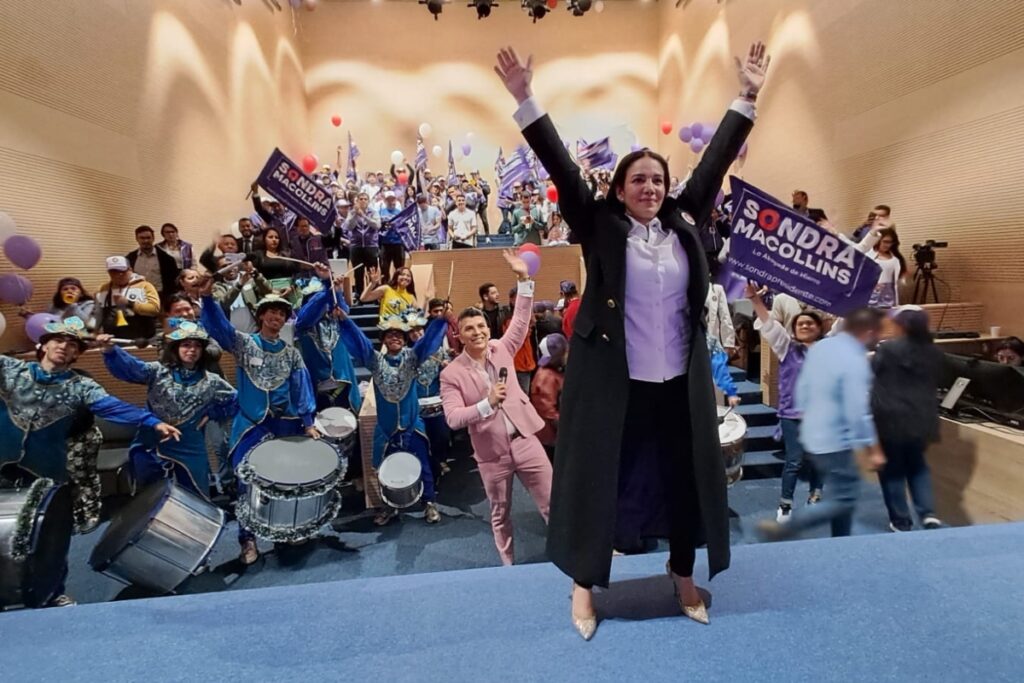 La abogada Sondra Macollins, conocida como la “Dama de Hierro”, realizó la inscripción de firmas - Foto: Archivo