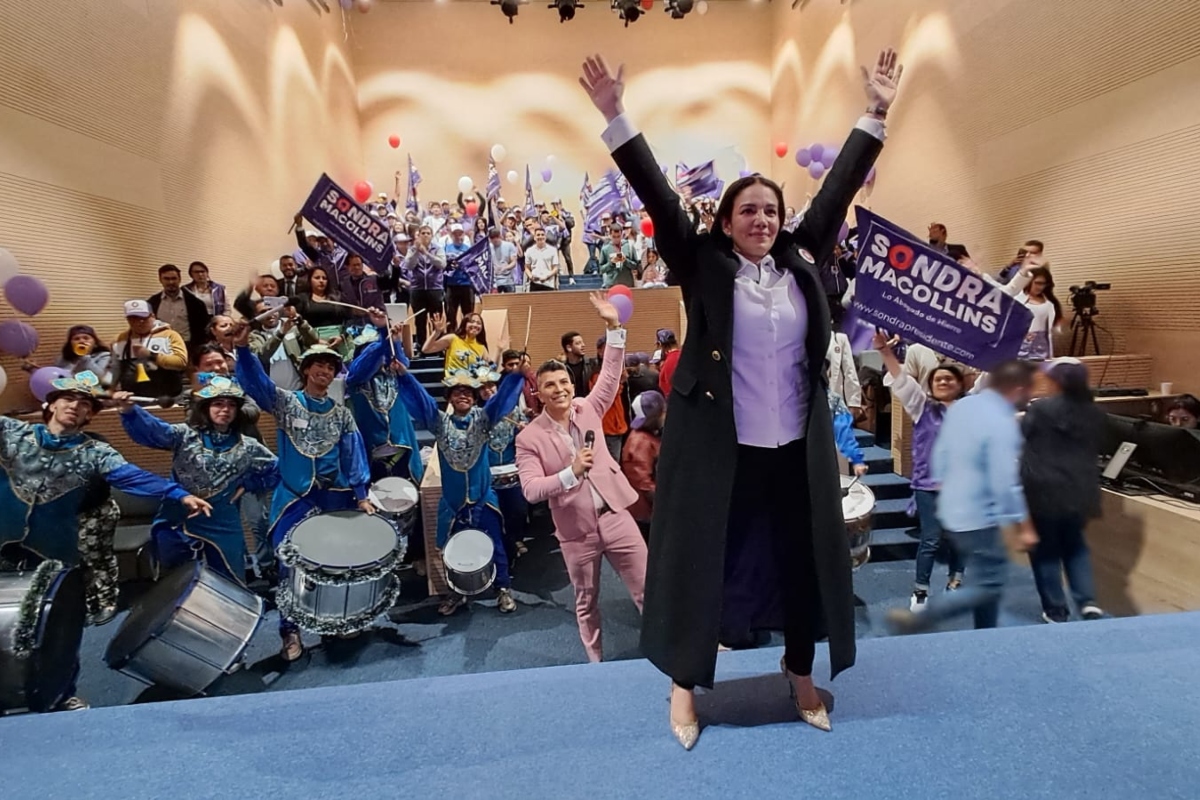 La abogada Sondra Macollins, conocida como la “Dama de Hierro”, realizó la inscripción de firmas - Foto: Archivo