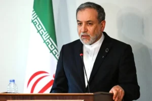 Teherán, Irán, advierte que la posibilidad de una guerra con EE. UU. supera a la de una negociación tras el despliegue del portaaviones USS Abraham Lincoln - Foto: Redes sociales