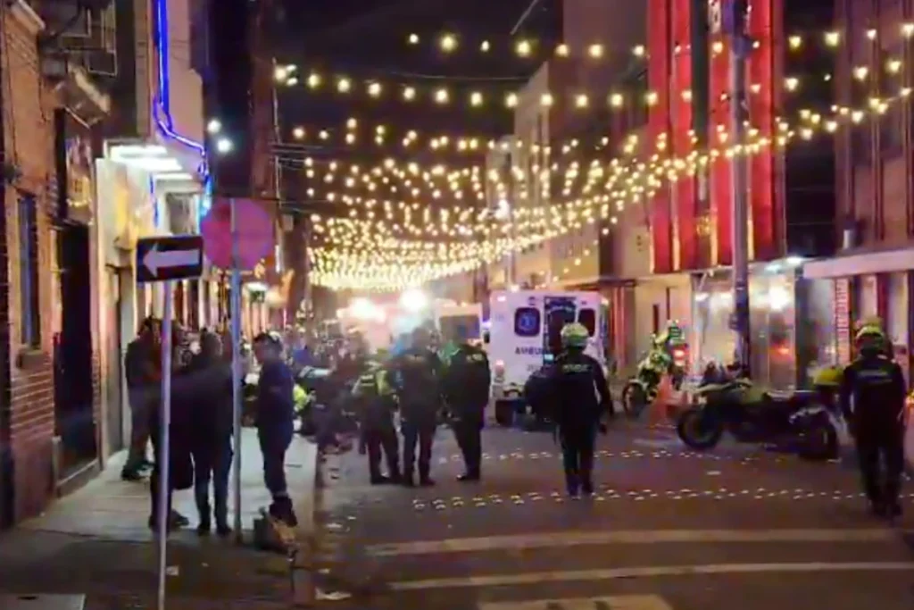 Un ataque con granada en el barrio Santa Fe de Bogotá deja un muerto y 14 heridos. Las autoridades señalan al "Tren de Aragua" y a alias 'Maracucho' - Foto: Captura de video