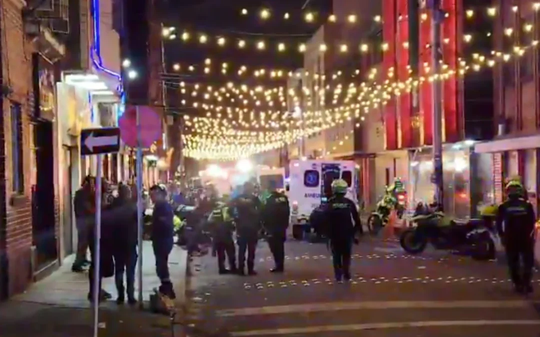 Un ataque con granada en el barrio Santa Fe de Bogotá deja un muerto y 14 heridos. Las autoridades señalan al "Tren de Aragua" y a alias 'Maracucho' - Foto: Captura de video