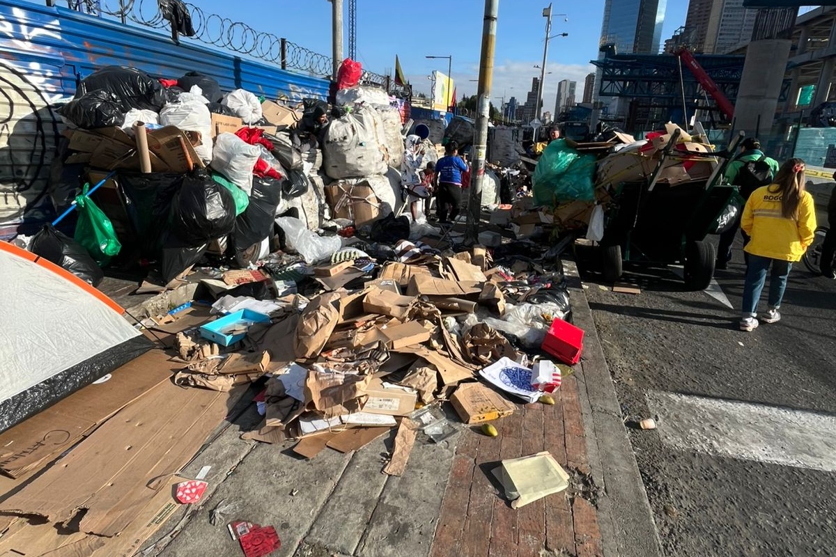 En Bogotá tiran 968 toneladas de basura a las calles todos los días