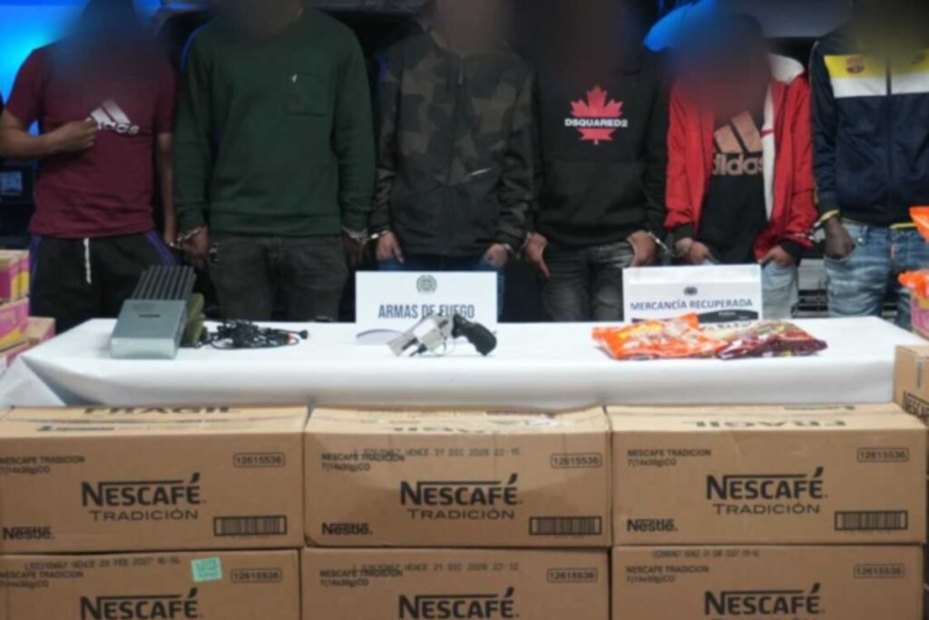 Capturan en flagrancia a ocho personas que robaban un supermercado en el barrio Venecia - Policía de Bogotá