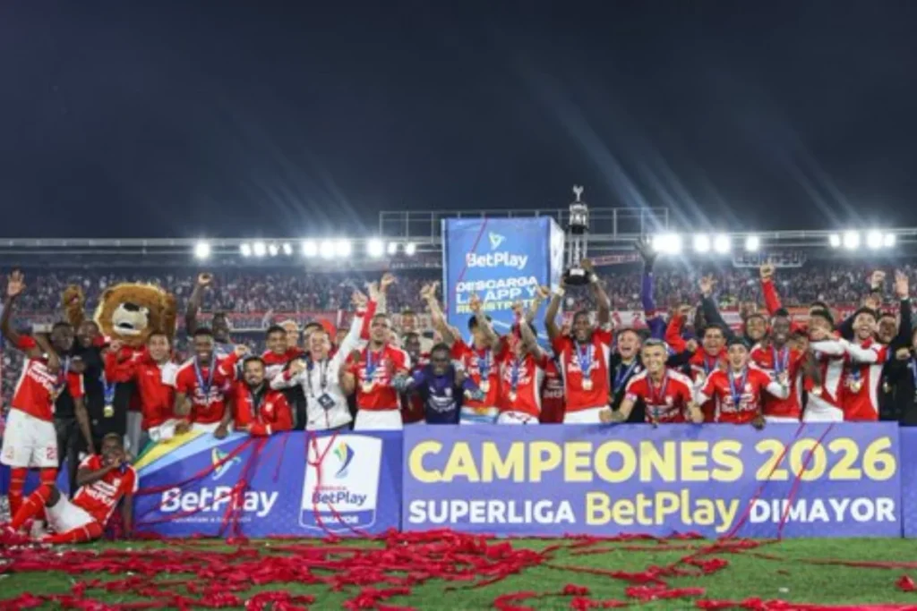 Independiente Santa Fe se corona campeón de la Superliga 2026 tras golear 3-0 a Junior de Barranquilla - Foto: @SantaFe