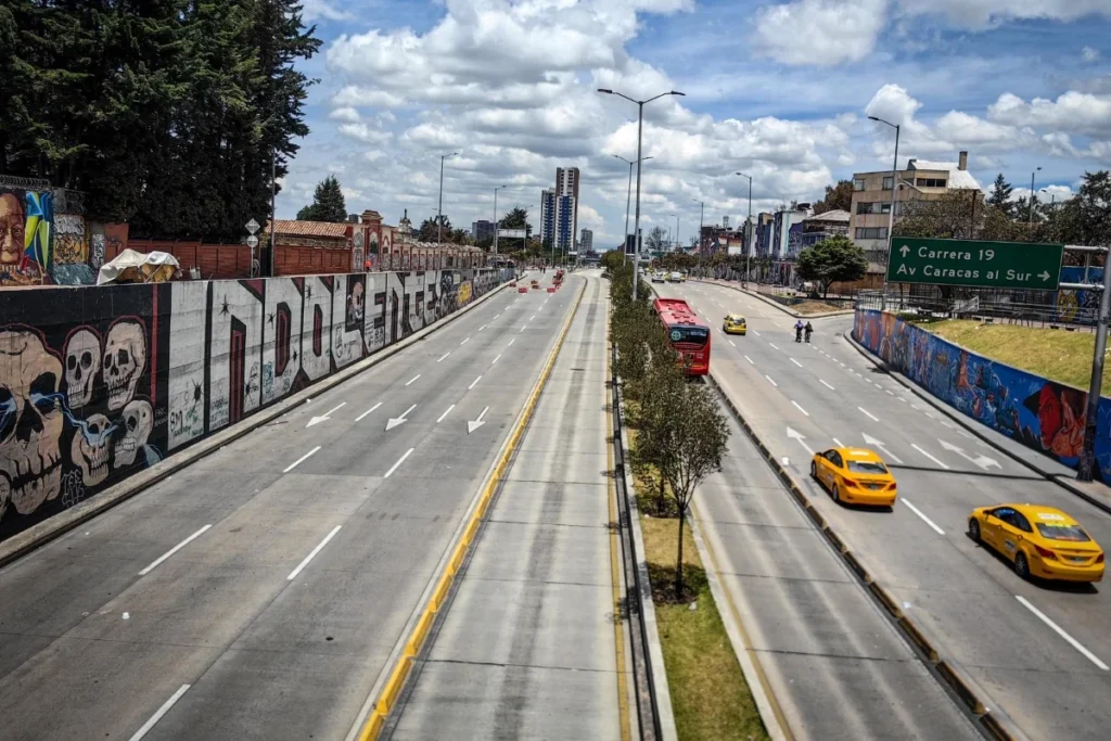 Guía completa sobre el Día sin Carro y sin Moto en Bogotá del 5 de febrero de 2026. Conozca los horarios, multas, excepciones y alternativas de transporte para esta jornada de movilidad sostenible - Foto: Archivo