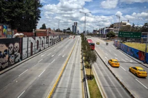 Guía completa sobre el Día sin Carro y sin Moto en Bogotá del 5 de febrero de 2026. Conozca los horarios, multas, excepciones y alternativas de transporte para esta jornada de movilidad sostenible - Foto: Archivo