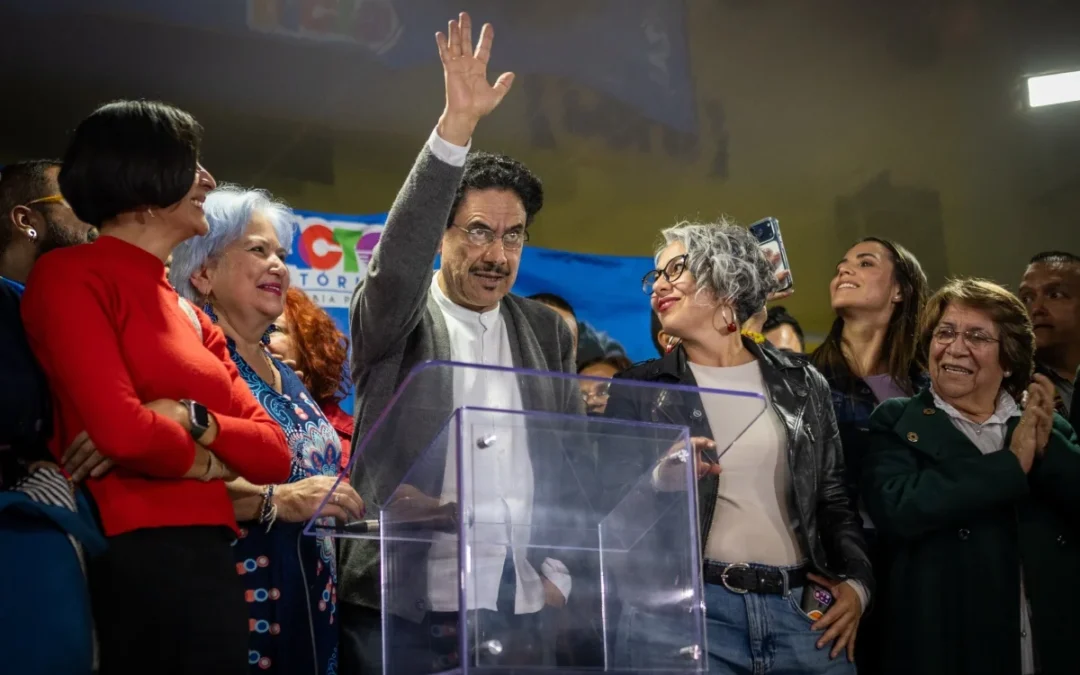 La izquierda colombiana oficializa la coalición 'Frente por la Vida'. Roy Barreras, Iván Cepeda, Camilo Romero y Daniel Quintero solicitan inscripción, pero enfrentan encrucijadas jurídicas ante la Registraduría y el CNE - Foto: Redes sociales