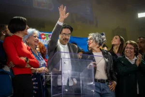 La izquierda colombiana oficializa la coalición 'Frente por la Vida'. Roy Barreras, Iván Cepeda, Camilo Romero y Daniel Quintero solicitan inscripción, pero enfrentan encrucijadas jurídicas ante la Registraduría y el CNE - Foto: Redes sociales