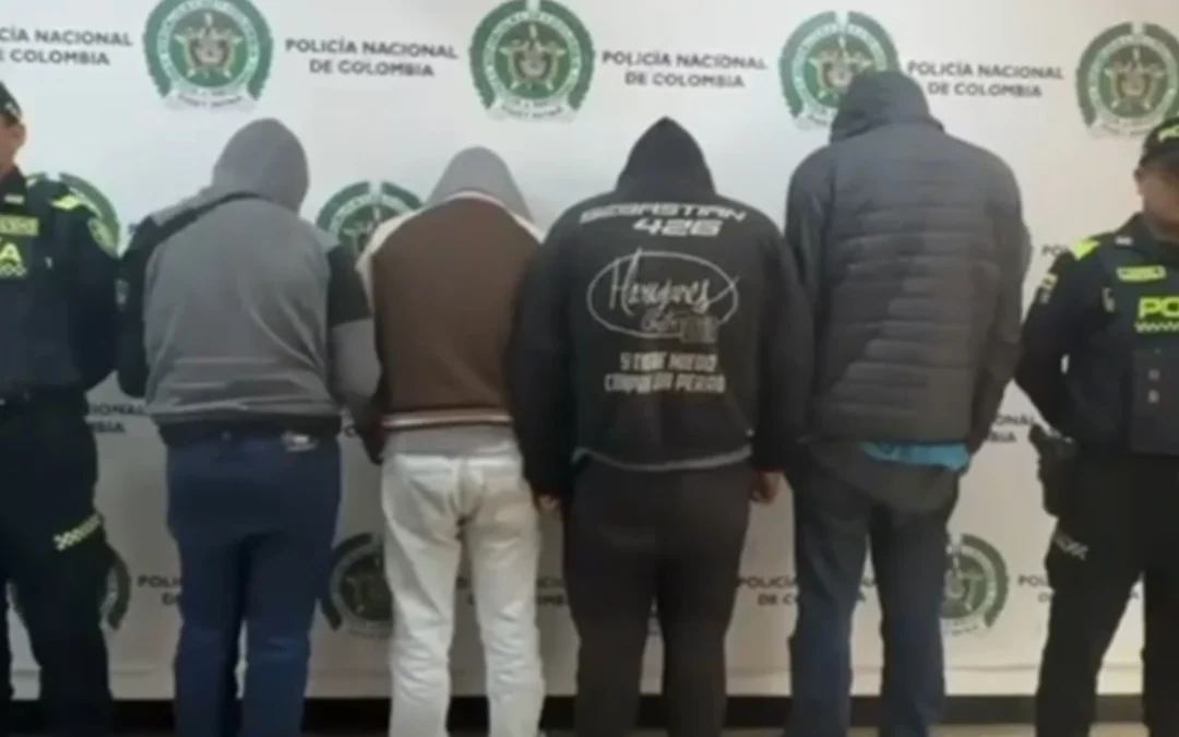 Cuatro personas fueron capturadas cuando pretendían llevarse a la fuerza un vehículo inmovilizado - Foto: Cortesía