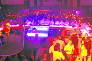 Comerciantes del barrio Restrepo en Bogotá protestan este 29 de enero tras ser excluidos del horario extendido para bares y discotecas - Foto: Redes sociales