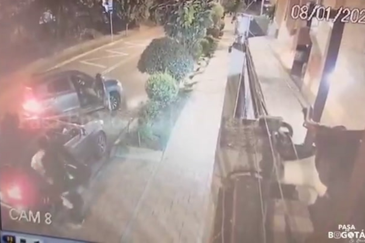 Un hombre fue herido tras ser víctima de un violento hurto en el norte de Bogotá - Foto: Captura de video