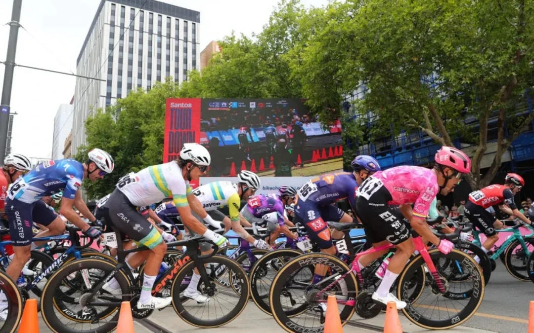 El Tour Down Under 2026 arranca este martes en Australia. Jhonatan Narváez (UAE) defiende título ante rivales de la talla de Yates, Buitrago y el debutante equipo de Andrés Iniesta - Foto: Redes sociales