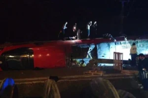 La CIAF revela que una fractura previa en el carril, posiblemente en una soldadura, pudo ser la causa del descarrilamiento del tren Iryo en España, que dejó 45 muertos - Foto: Redes sociales