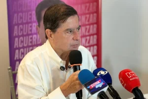 Juan Fernando Cristo abandona la consulta 'Frente por la Vida' y anuncia su candidatura directa a la primera vuelta presidencial tras la exclusión de Iván Cepeda - Foto: @CristoBustos