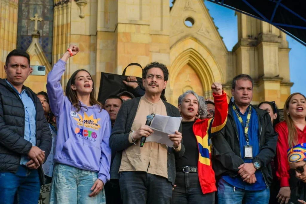 El Consejo Nacional Electoral dejó por fuera a Iván Cepeda de la consulta del Frente por la Vida. Tras la decisión, el Pacto Histórico anunció que irá directamente a la primera vuelta presidencial del 31 de mayo - Foto: @IvanCepedaCast