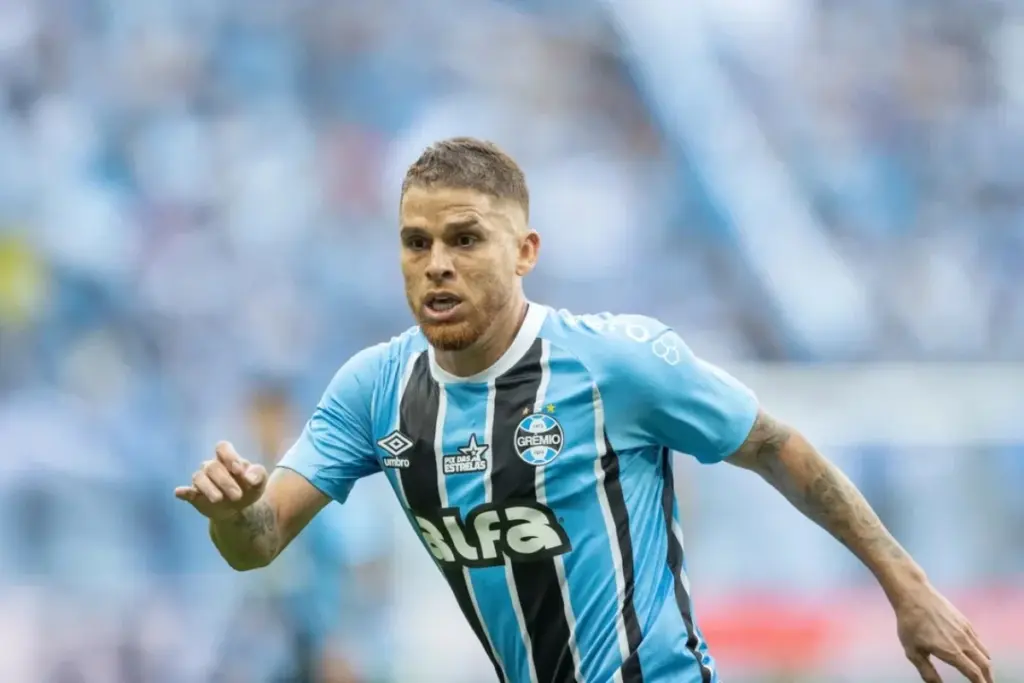 El mediocampista colombiano Gustavo Cuéllar rescinde su contrato con Gremio de Porto Alegre tras una temporada marcada por lesiones y críticas a su compromiso - Foto: @Gremio