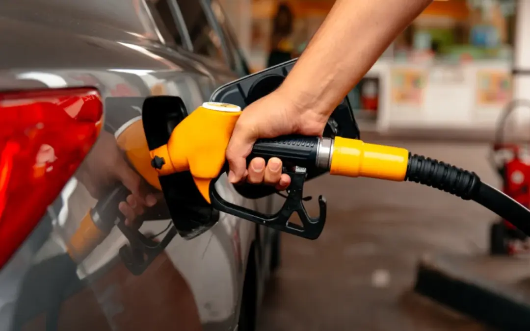 El Ministerio de Hacienda confirma una nueva reducción de $500 en el precio de la gasolina en Colombia a partir del 1 de marzo de 2026 - Foto: Redes sociales