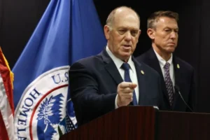 Tom Homan, zar de la frontera, anuncia el retiro de 700 agentes federales de Minnesota tras incidentes mortales - Foto: Redes sociales