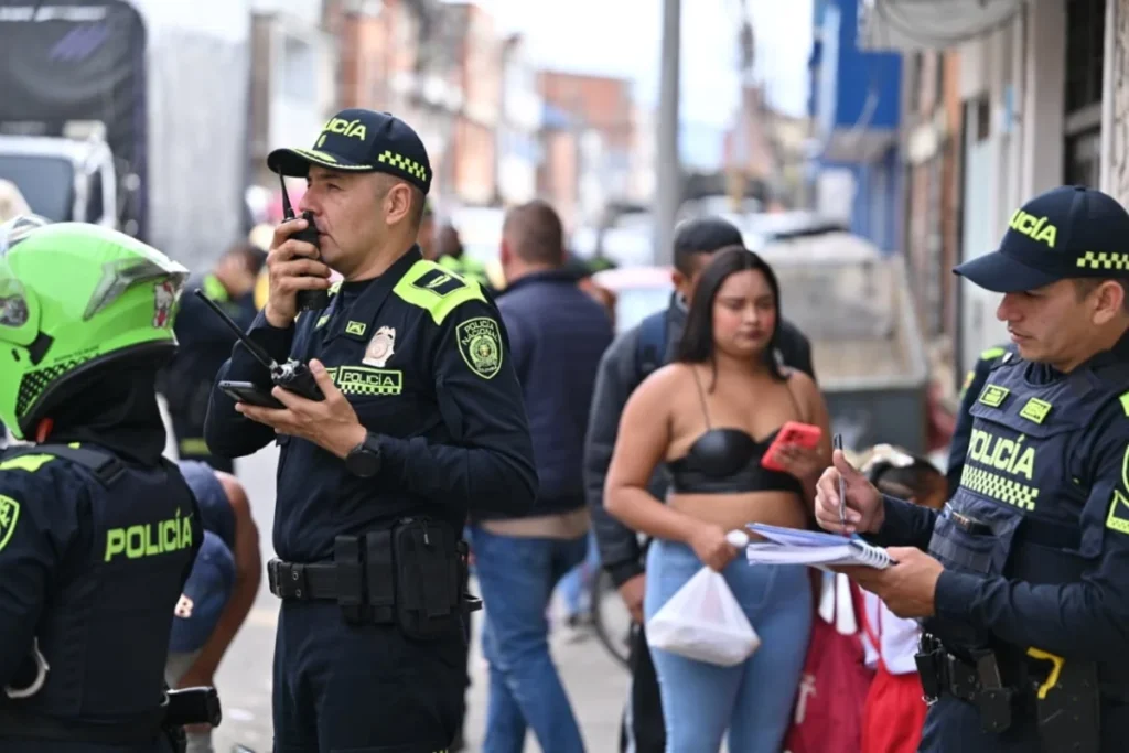 Megatoma en el 7 de Agosto: Más de 400 uniformados intervienen la zona de tolerancia de Barrios Unidos en Bogotá. Capturas, incautaciones y cierres de establecimientos marcan la jornada - Foto: Cortesía