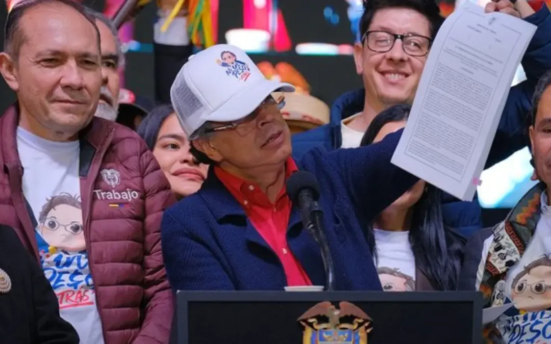 El presidente Gustavo Petro firma el Decreto 0159 de 2026 para blindar el salario mínimo de $2 millones tras el freno del Consejo de Estado - Foto: @infopresidencia