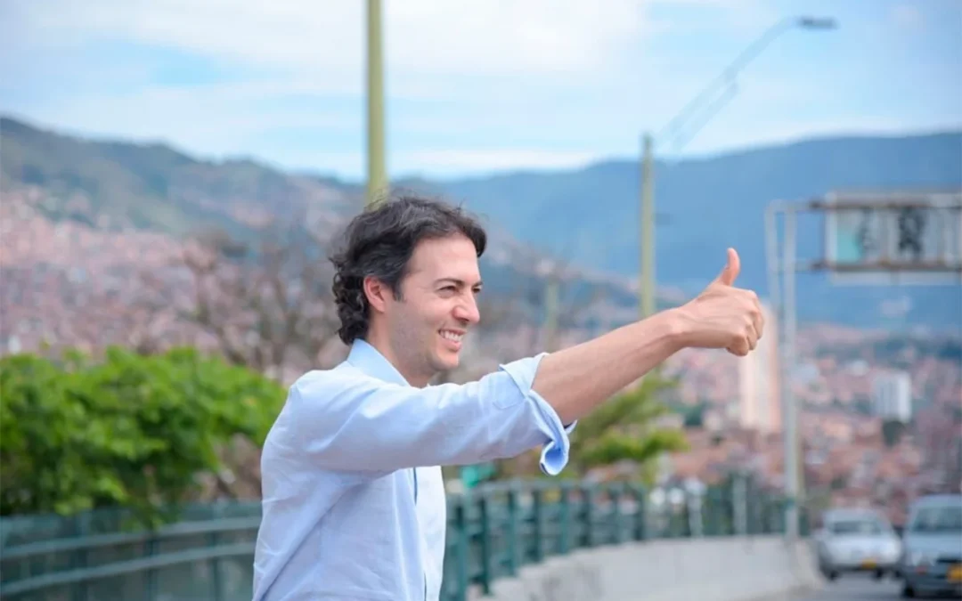 Daniel Quintero oficializa su candidatura presidencial ante la Registraduría tras el aval del CNE - Foto: Redes sociales