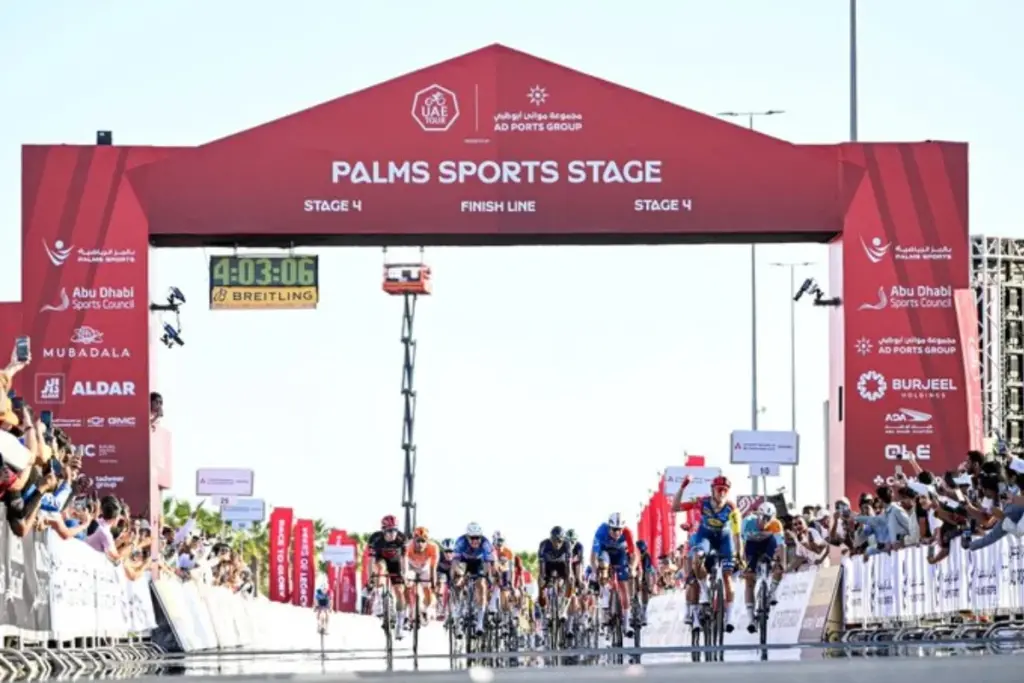 Jonathan Milan se impone en el sprint de la etapa 4 del UAE Tour 2026. Antonio Tiberi retiene el liderato - Foto: @giroditalia