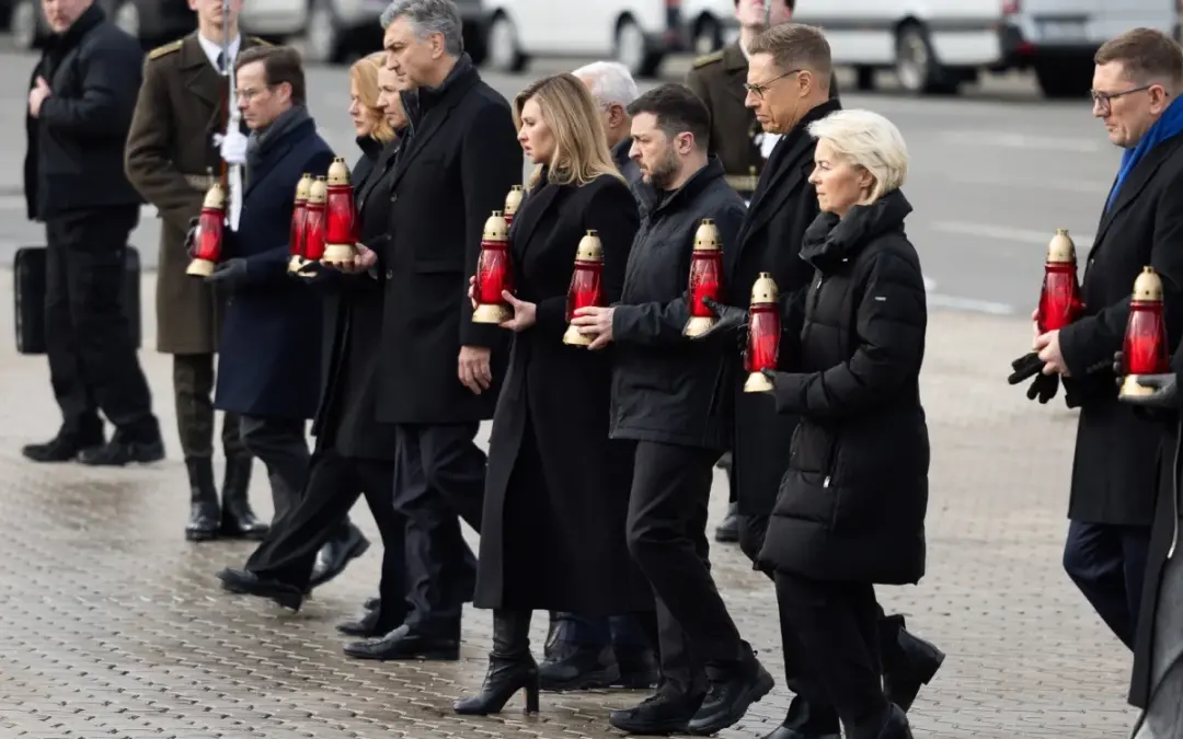 En el cuarto aniversario de la invasión rusa a Ucrania, Volodímir Zelenski recibe en Kiev a líderes de la UE como Ursula von der Leyen y António Costa - Foto: @ZelenskyyUa