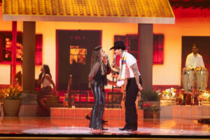 Maluma eleva la bandera de Colombia