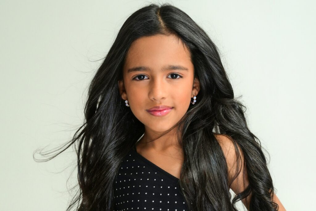 Valentina Montañez ha brillado en campañas internacionales como Payless y se consolida como creadora de contenido infantil, colaborando con importantes marcas y compartiendo un estilo fresco, auténtico y lleno de ternura - Foto: Andrés Reina