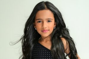 Valentina Montañez ha brillado en campañas internacionales como Payless y se consolida como creadora de contenido infantil, colaborando con importantes marcas y compartiendo un estilo fresco, auténtico y lleno de ternura - Foto: Andrés Reina