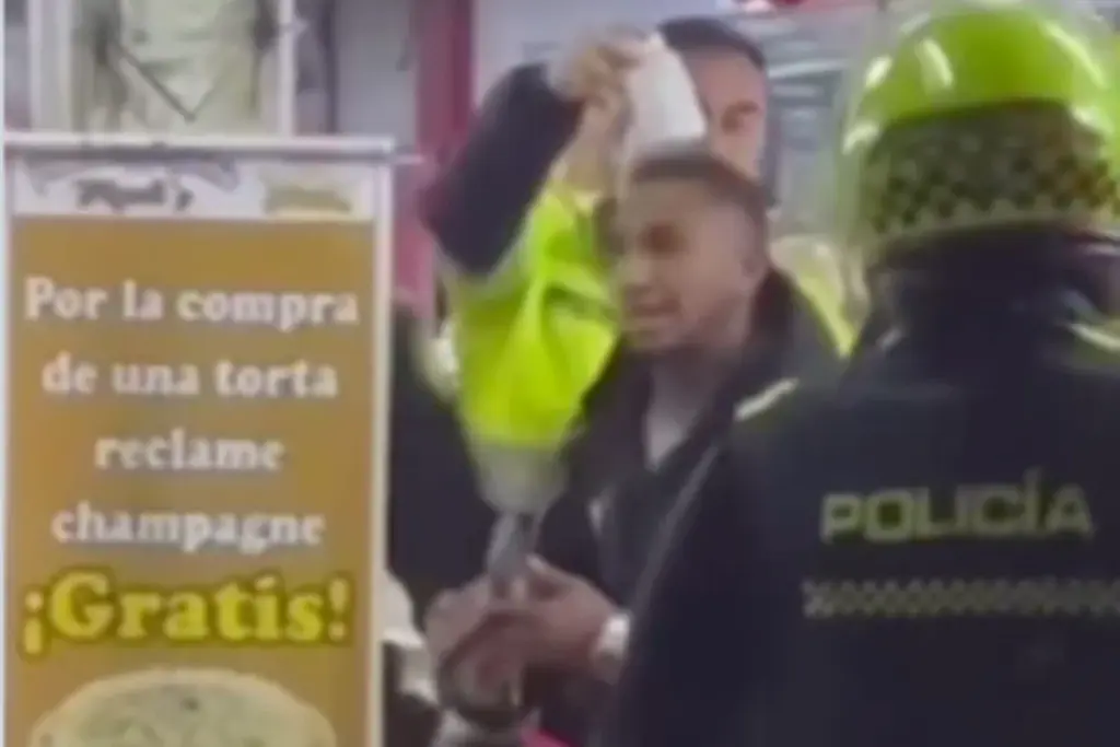 Denuncian grave caso de abuso policial en Usme, Bogotá. Un joven deportista habría sido torturado con taser - Foto: Captura de video