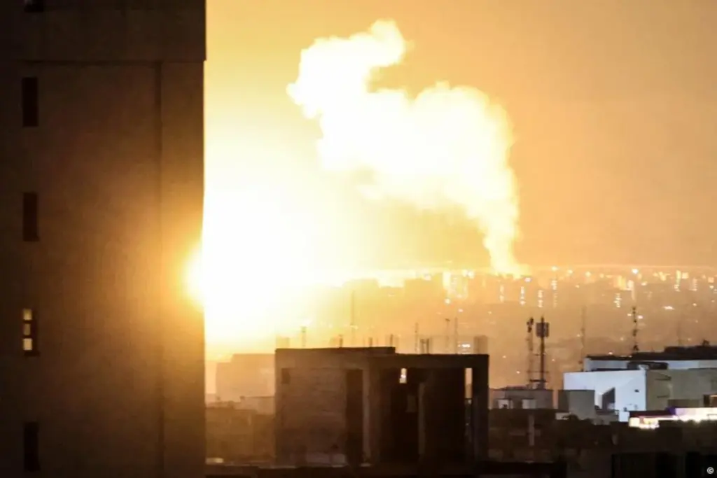 Israel confirma la destrucción del búnker estratégico de Ali Jameneí en Teherán - Foto: Redes sociales