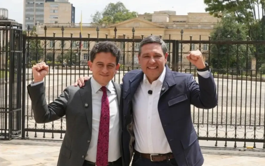 Mauricio Lizcano confirma que Luis Carlos Reyes no será su fórmula vicepresidencial. El exministro prioriza la salud de su esposa en un embarazo de alto riesgo - Foto: Redes sociales