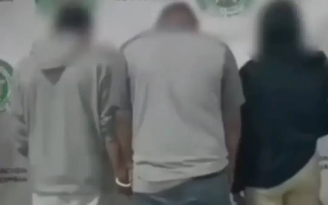 Espectacular persecución en Bogotá: La Policía capturó a tres presuntos microtraficantes tras un plan candado que inició en La Perseverancia y terminó en Chapinero - Foto: Cortesía