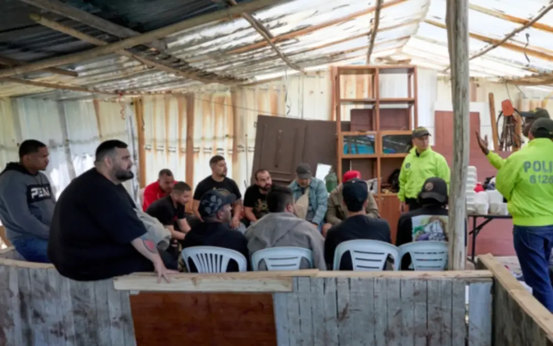 La Fiscalía General de la Nación y el grupo GELMA desarticulan una red internacional de peleas de perros en La Calera, Cundinamarca - Foto: Cortesía