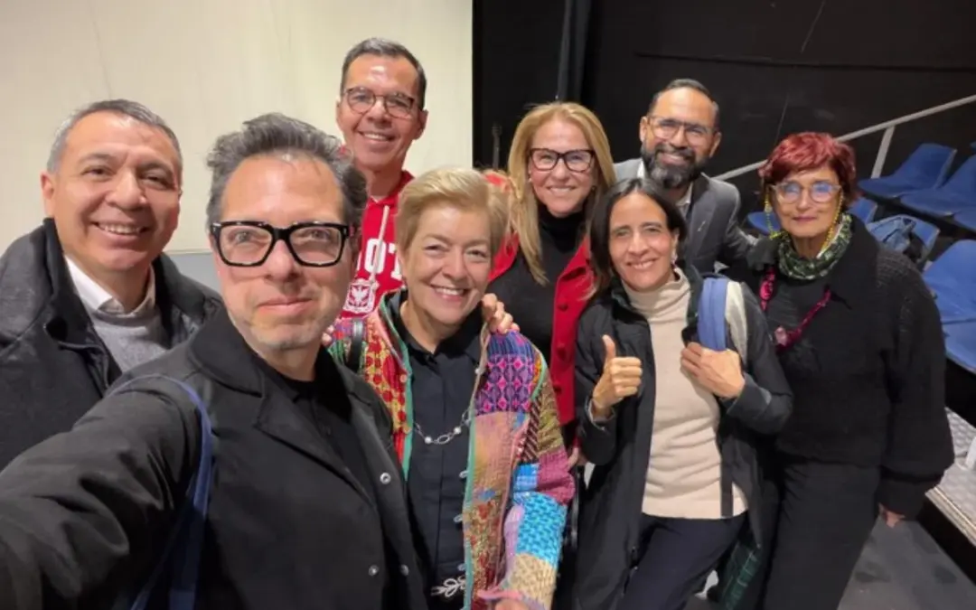 El candidato del Pacto Histórico, Iván Cepeda, recibe un respaldo masivo de exministros para asegurar la continuidad de las reformas sociales y la transición energética en Colombia - Foto: @GloriaRamirezRi