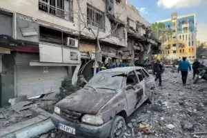 Israel bombardea tres aeropuertos estratégicos en Irán y la sede de la Asamblea de Expertos en Qom. El ataque ocurre tras la muerte del ayatolá Alí Jameneí - Foto: Redes sociales