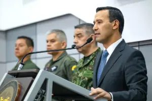 El Ministro de Defensa, General (r) Pedro Sánchez, confirma siete muertos en bombardeo contra la Estructura 18 de alias 'Mordisco' en Ituango, Antioquia - Foto: @mindefensa