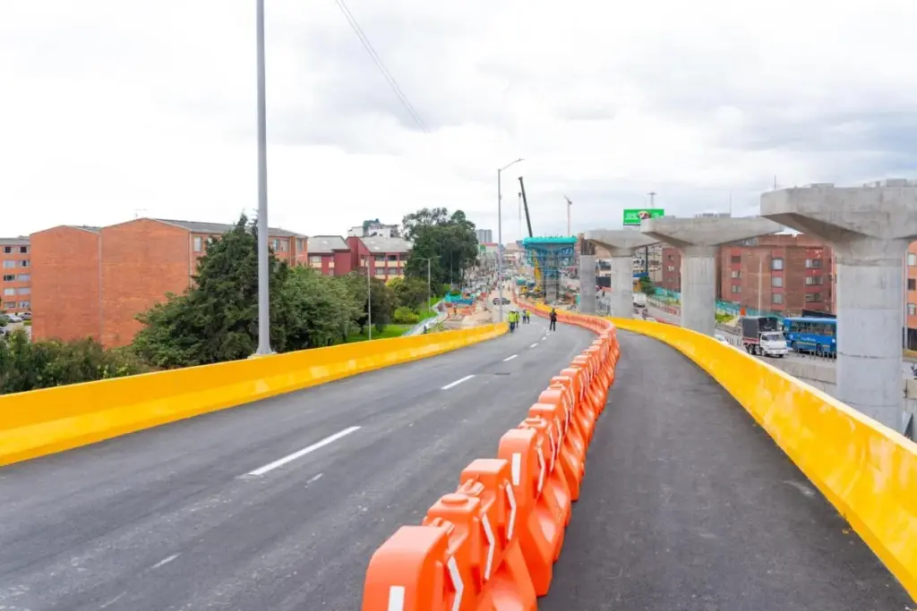 El alcalde Carlos Fernando Galán entrega el nuevo puente sur de la Primero de Mayo con Av. 68. Una obra clave de la Línea 1 del Metro de Bogotá que transformará la movilidad en Kennedy y Puente Aranda - Foto: @Bogota