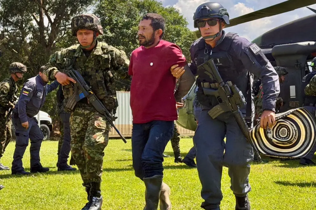 Golpe estratégico al Frente 18 de las disidencias de las FARC: capturados alias "Román Trescodos" y "Manteco" en Ituango - Foto: @COL_EJERCITO