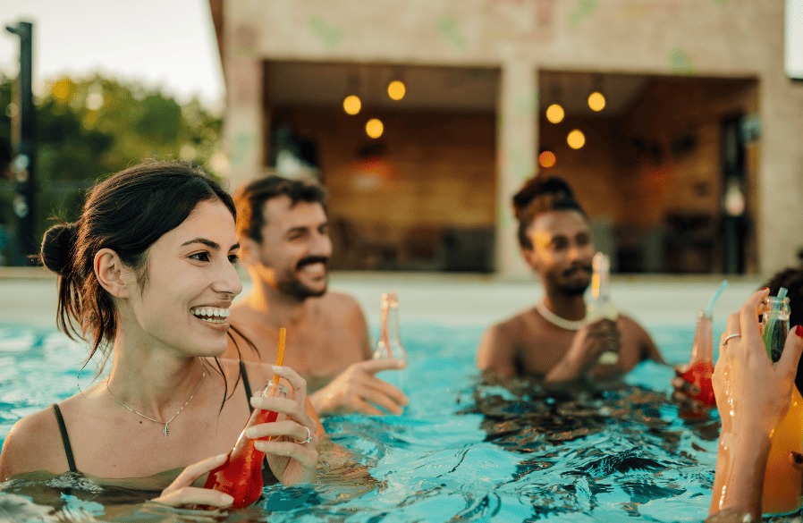 Parrillada Pool Party en AC by Marriott Santa Marta