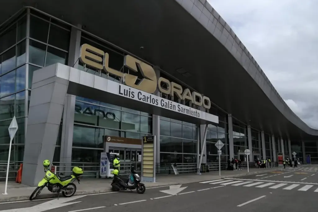 Caos aéreo en Bogotá: El aeropuerto El Dorado suspendió operaciones este jueves por el avistamiento de un dron en Engativá - Foto: Archivo
