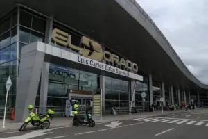 Caos aéreo en Bogotá: El aeropuerto El Dorado suspendió operaciones este jueves por el avistamiento de un dron en Engativá - Foto: Archivo