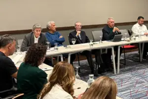 Crisis en la Alianza Verde: El partido aprueba buscar un acuerdo con Iván Cepeda para las presidenciales, mientras autoriza la escisión de Jota Pe Hernández tras profundas divisiones internas - Foto: @PartidoVerdeCoL