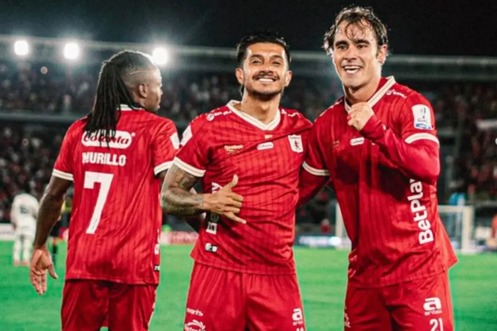 América de Cali vence 0-2 a Fortaleza en El Campín, asegura su clasificación a los playoffs de la Liga BetPlay I-2026 y elimina a los 'Amix' - Foto: @AmericadeCali