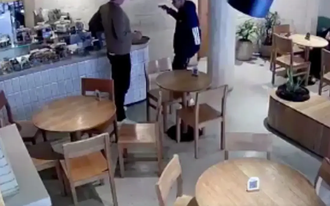 Inseguridad en Bogotá: Asalto armado en café de Chapinero desata temor y críticas a la gestión local