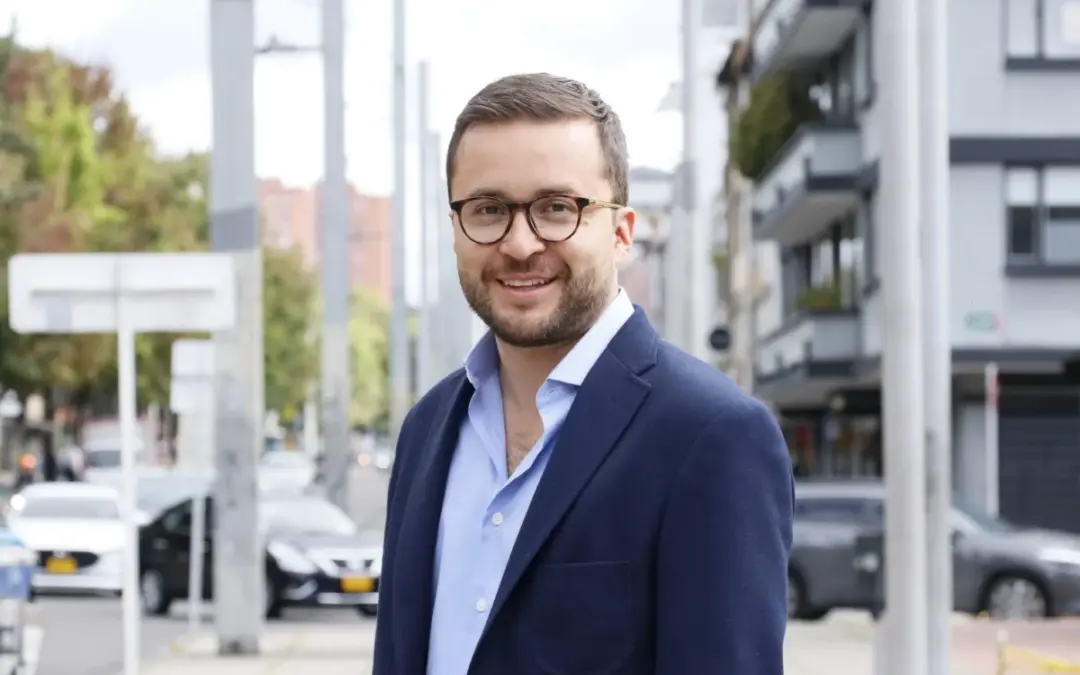 El concejal Andrés Barrios radica denuncia penal ante la Fiscalía por la interrupción del viacrucis en el centro de Bogotá - Foto: Bogotá Cómo Vamos